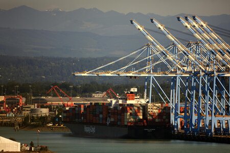 Hapag-Lloyd and DHL Sign Deal to Utilise Sustainable Marine Fuels