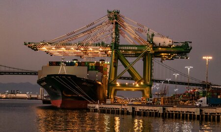 ‘Exhaust Sucking’ Barges Could Help Reduce Emissions at Ports