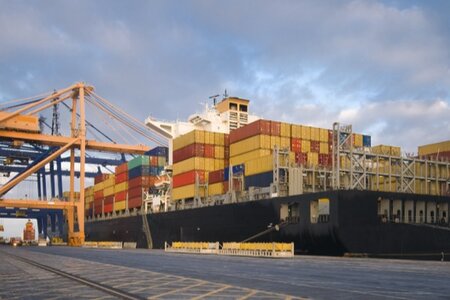 Hapag-Lloyd to Fit Container Fleet With Real-Time Tracking Devices