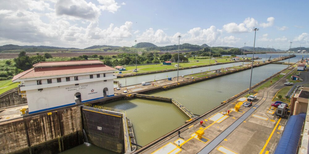 Maersk Switches Liner Service From Panama Canal to Land Bridge