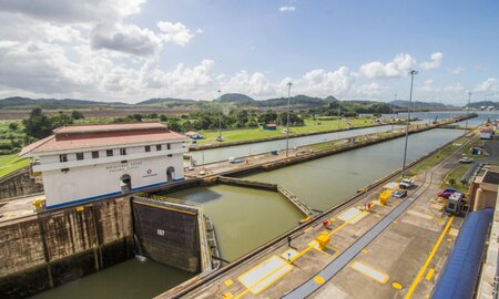 Maersk Switches Liner Service From Panama Canal to Land Bridge